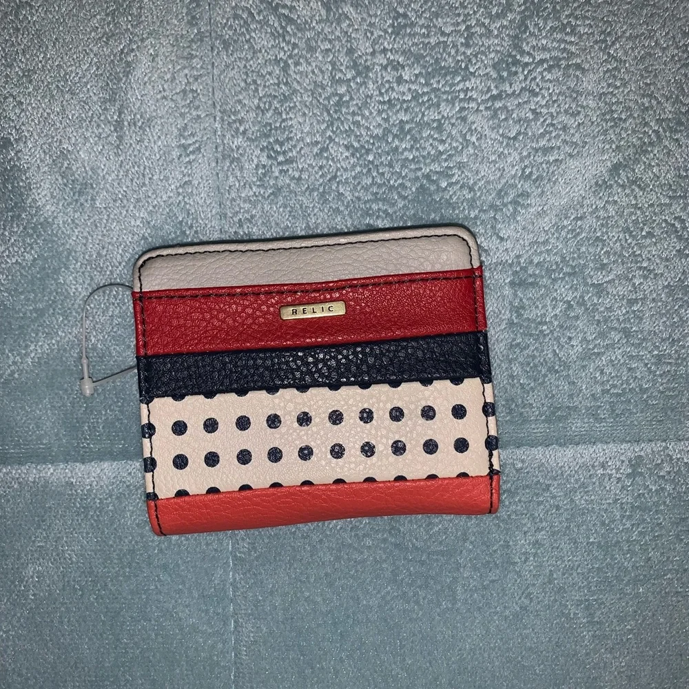 Relic Snap Wallet - Picture 2 of 5